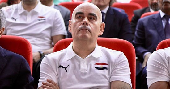 المدير الفنى لمنتخب اليد يحضر مباراة الأهلى والزمالك فى دورى المحترفين