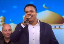 المنشد التنزاني يحيى بيهقي يؤدي "عظيمة يا مصر يا أرض النعم" ببرنامج معكم منى الشاذلي